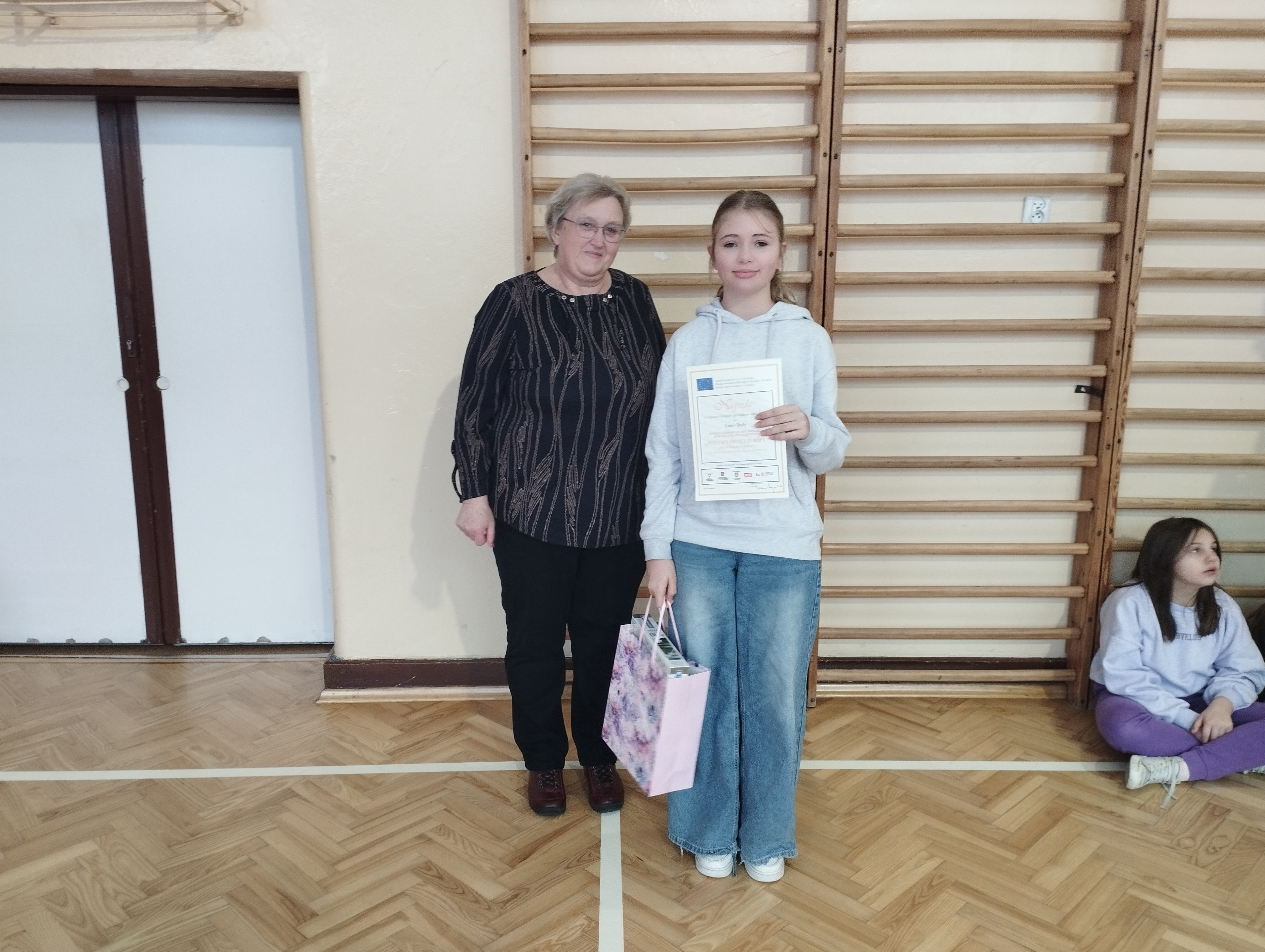 Laura Dyda uzyskała I miejsce w II MIĘDZYNARODOWYM I IV OGÓLNOPOLSKIM KONKURSIE LITERACKIM: ,,WSZYSCY ŚWIĘCI EUROPY -WPŁYW WYBITNYCH POSTACI NA CYWILIZACJĘ EUROPEJSKĄ I KULTURĘ POLSKĄ