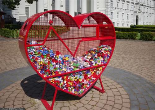 Zbiórka nakrętek plastikowych. Przypominamy że można przynosić nakrętki plastikowe.