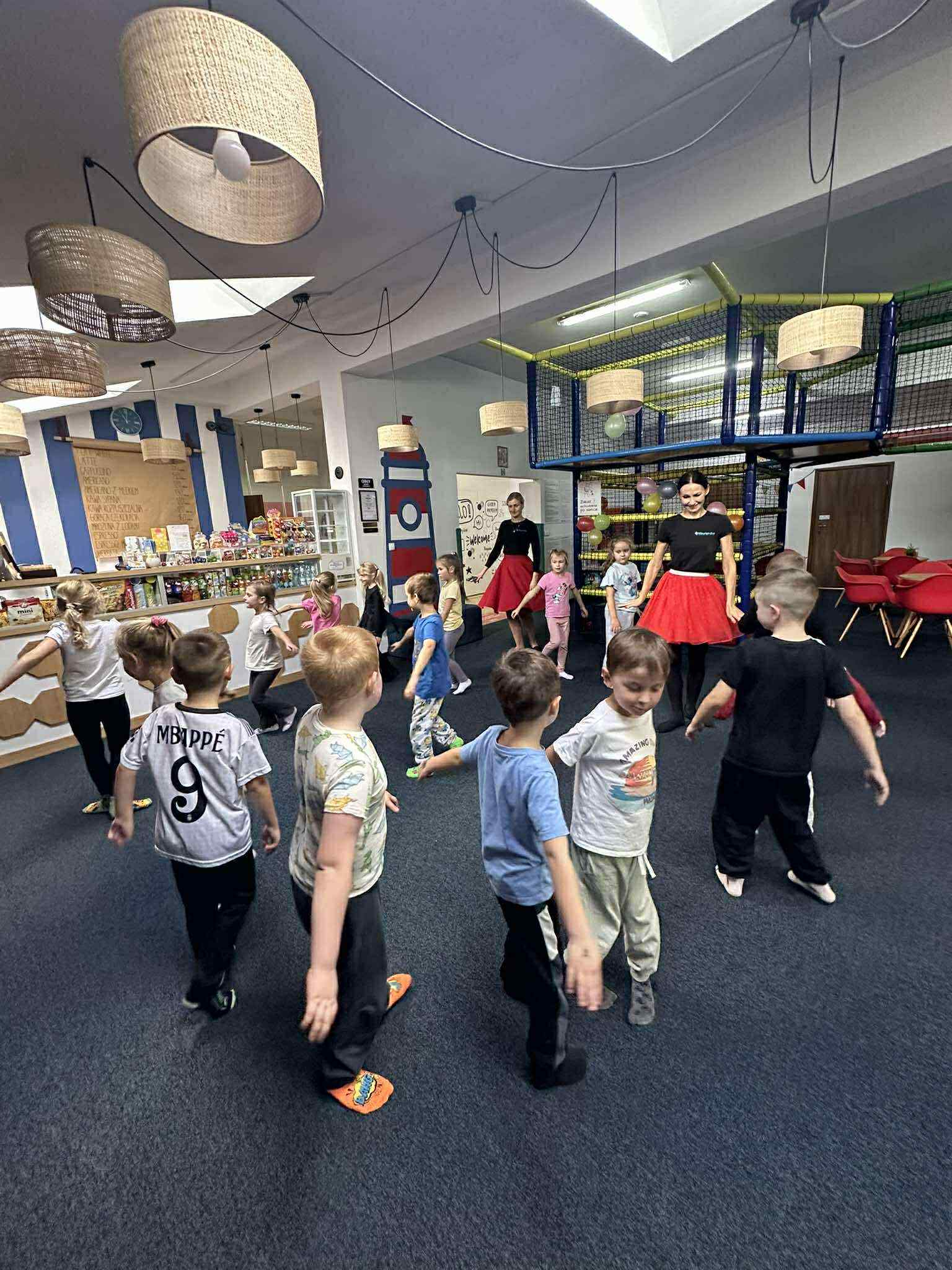 WYCIECZKA KLASY 01 DO NIBYLANDII