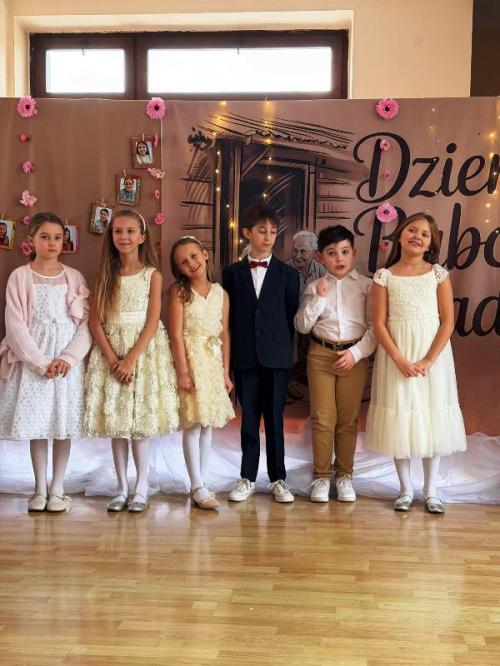 DZIEŃ BABCI I DZIADKA W KLASIE TRZECIEJ
