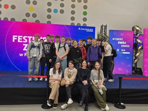 WYJAZD UCZNIÓW KLAS 8A I 8B NA FESTIWAL ZAWODÓW W KRAKOWIE
