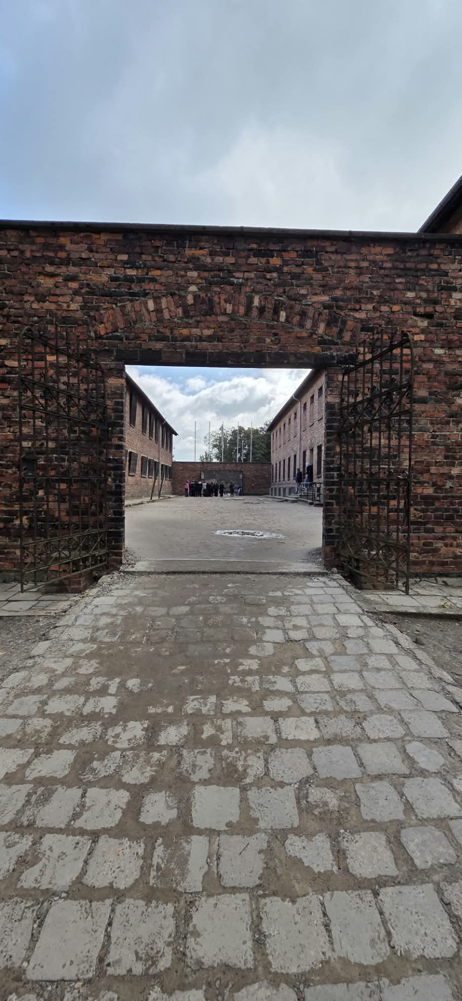 LEKACJ PAMIĘCI- KLASY 7 i 8 W AUSCHWITZ-BIRKENAU